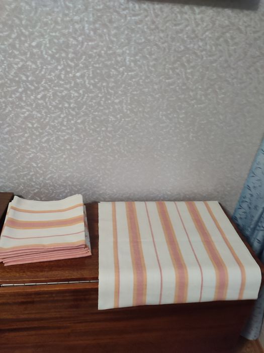 Продаю   _3подушки. 60/60 см и льняные полотенца 10шт.