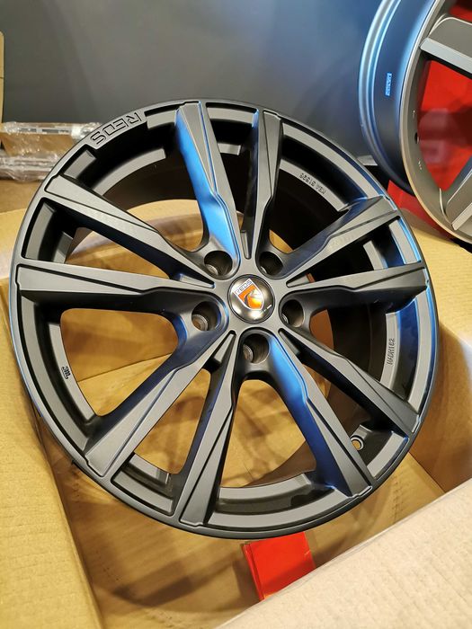 Легкосплавний диск MOMO K2 HD R18 8J 5x112 ET35 DIA79,6 Matt Black