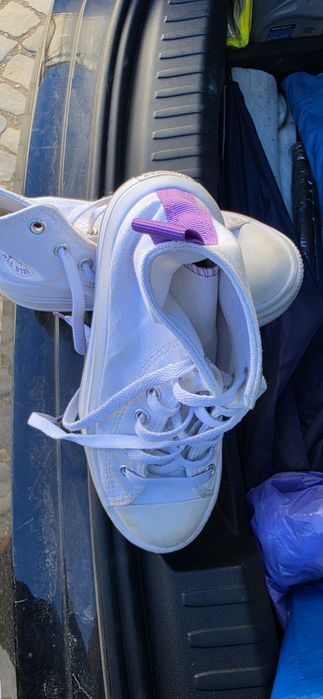 Vendo sapatilhas menina all stars como novas Tam 33.5