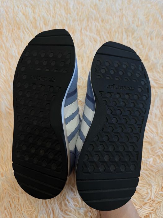 Adidas кросівки 37 р