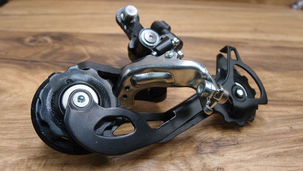 nowa tylna przerzutka Shimano altus RD-M2000 9 speed