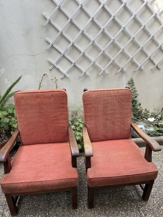 Cadeiroes com estofos