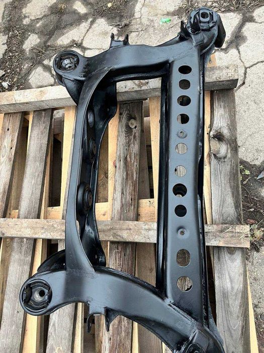 Задний подрамник W 124, 201, 202, 210, 140 Mercedes Benz