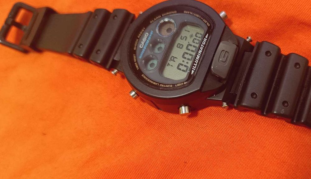 Часы Casio DW-6900 оригинал ,качественный ремешок
