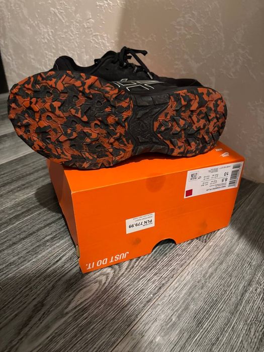 Продам кросівки Asics