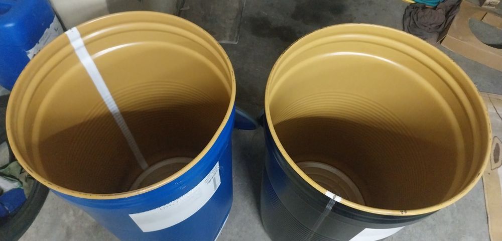 Bidons 220L de metal e 250L plástico, c tampa e aro de metal