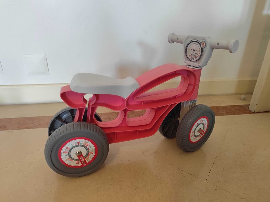 Triciclo/andarilho criança toysrus cor de rosa