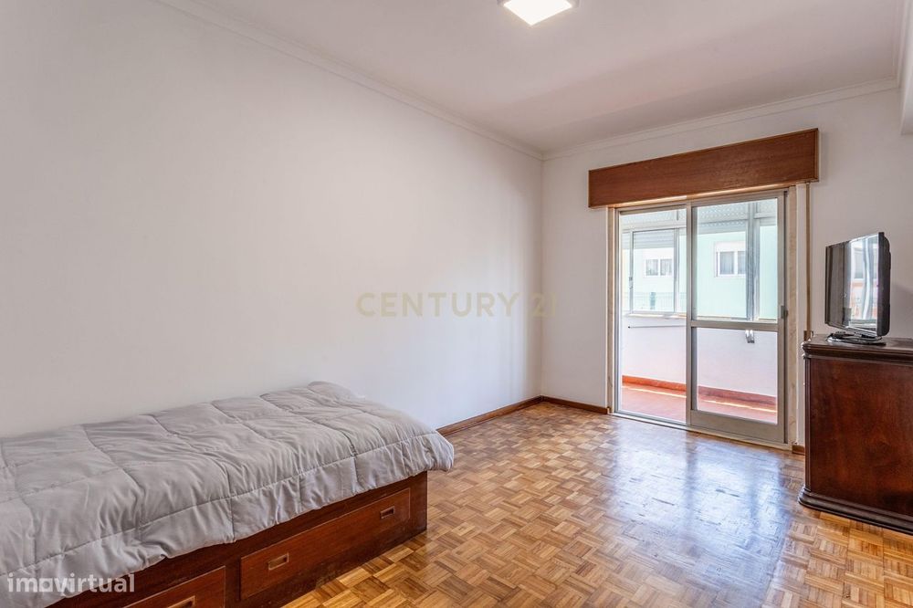Quarto 1 - Em Apartamento com mais 2 quartos - junto a Urb. Vila Chã (
