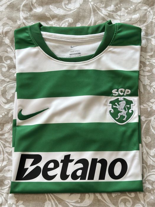 Camisolas de futebol de varios clubes