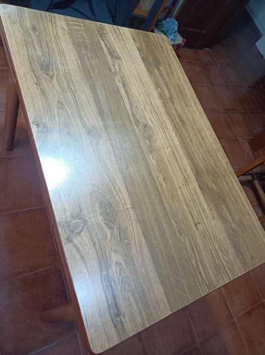 Mesa retangular de cozinha