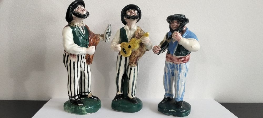 Figuras em faiança