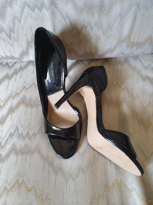 Sapatos de senhora e botas.Ténis