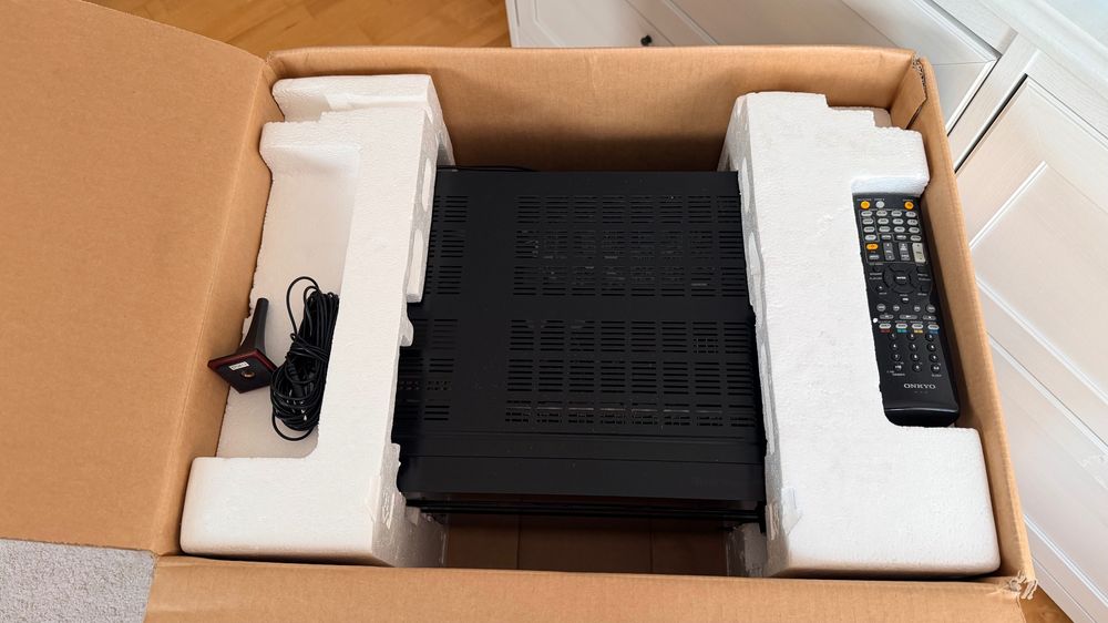 Amplituner ONKYO TX NR 525