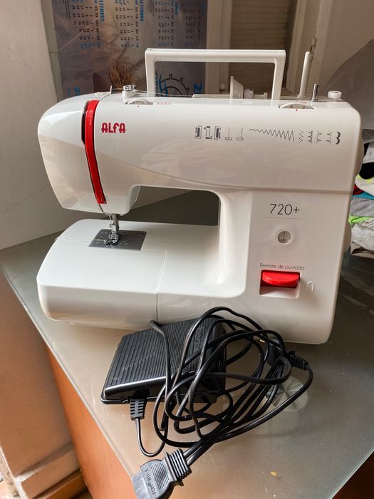 Máquina de costura doméstica ponto corrido