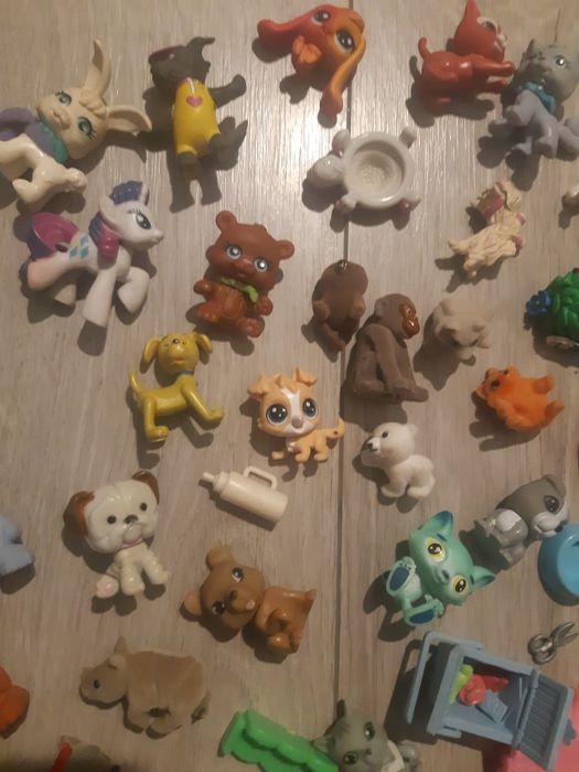 Różne zabawki dla dziewczynki