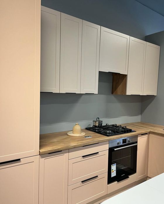 Кухня с крашенными фасадами МДФ