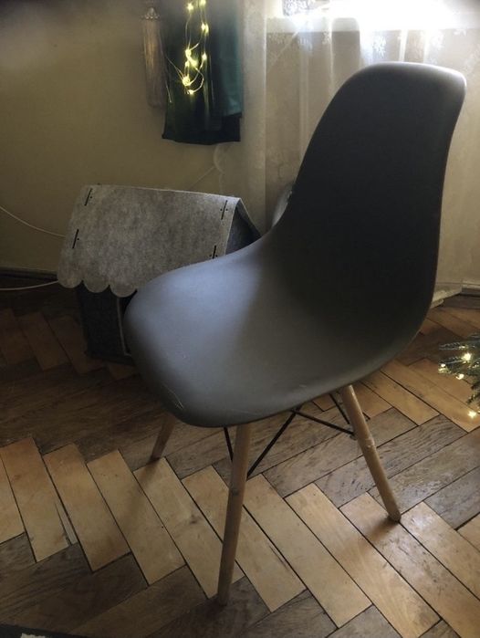 Крісло пластикове, скандинавське продам