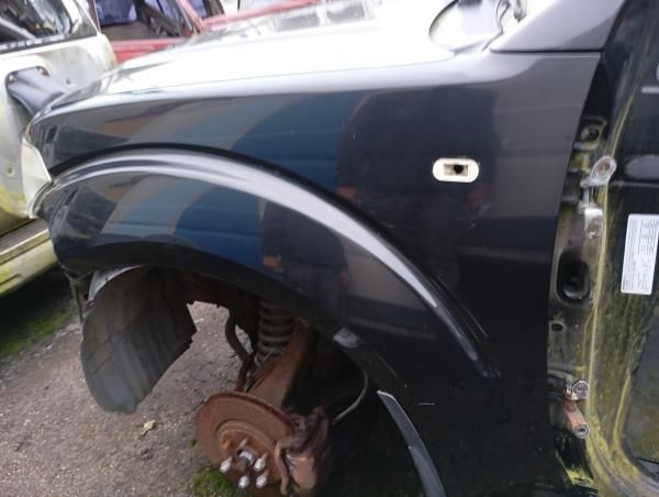 Guarda-lamas esquerdo NISSAN NP300 Navara Pick Up (D40)