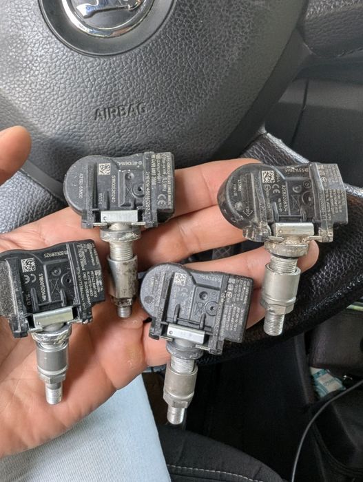 Оригінальний датчик тиску в шинах Nissan / Infiniti TPMS Continental 433MHz S180052048H