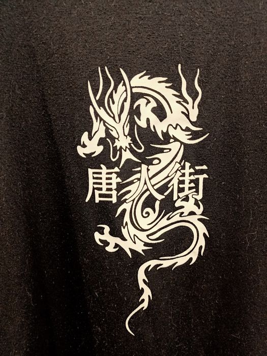 T-shirt czarny ze wzorem