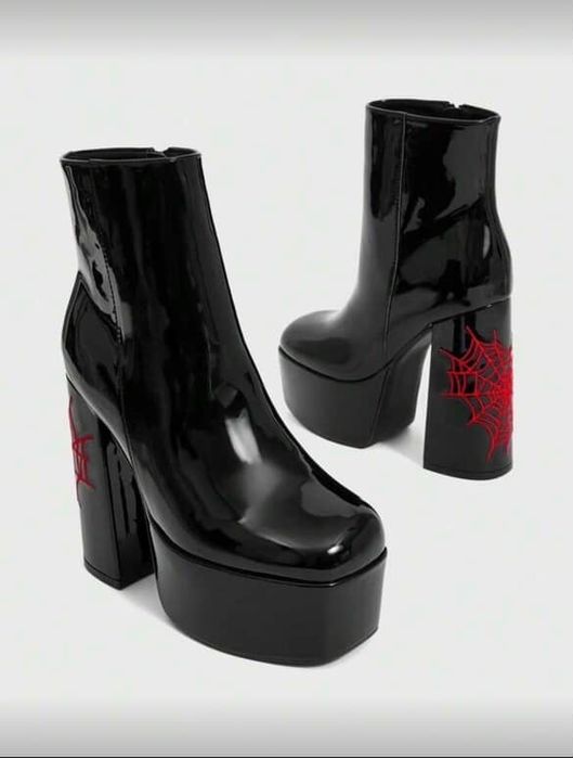 Сапожки на високому каблуці