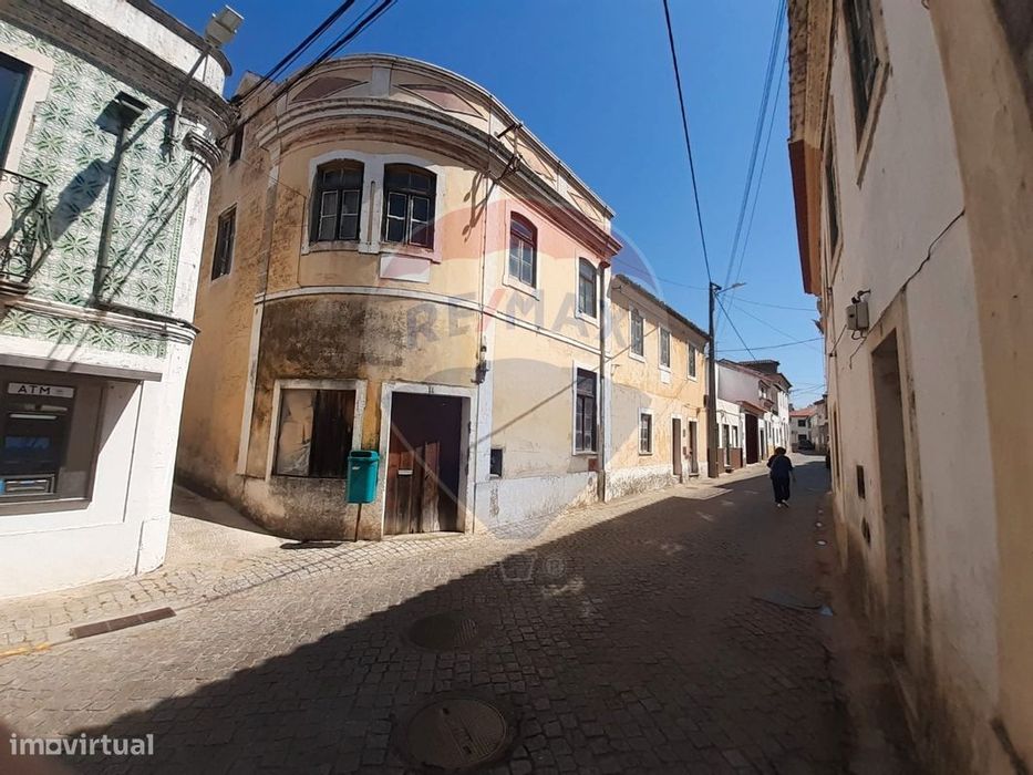 Prédio  para venda — Rio de Moinhos, Santarém