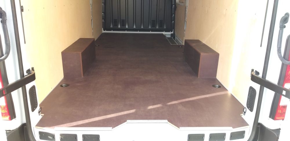 Zabudowa busa blaszaka, Renault Master L4H2 boki podłoga