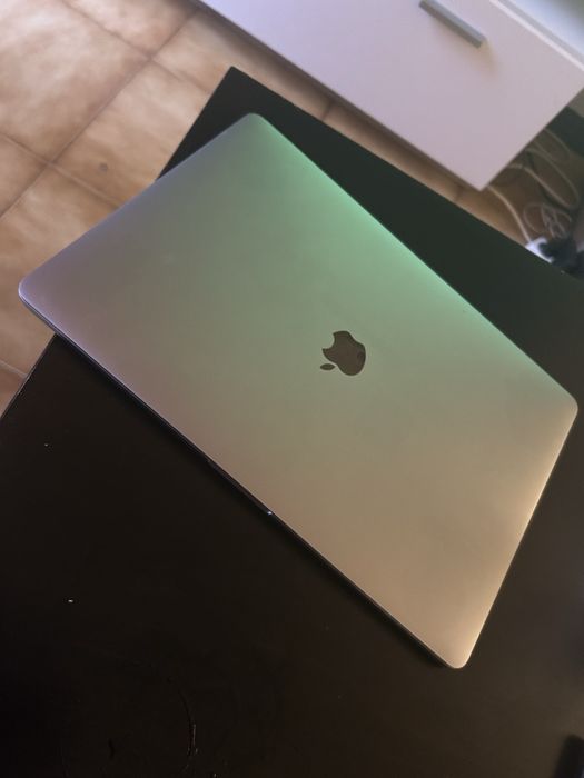 Apple MacBook Pro (15" 2017) / Cinzento Sideral