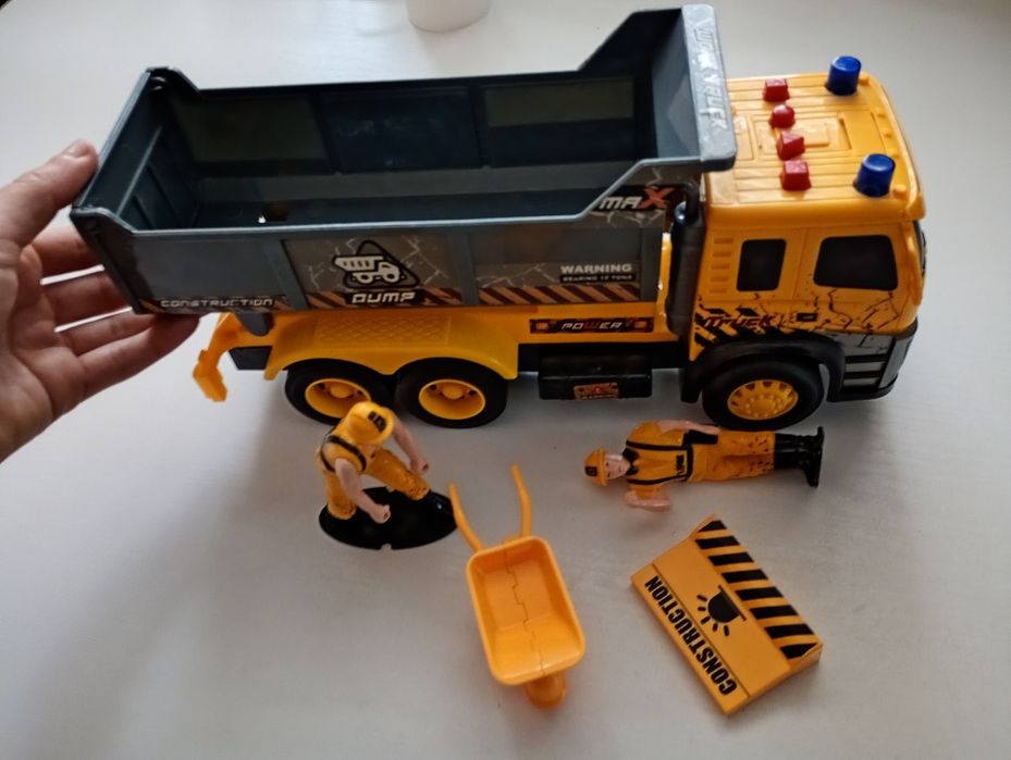 Duża wywrotka ciężarówka