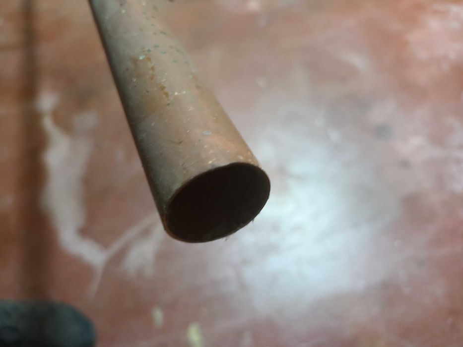Tubo cobre 5 metros comprimento e 3 cm largura