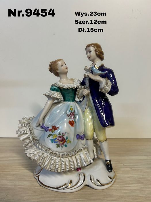 Porcelanowa figurka – para w strojach z epoki nr.9454