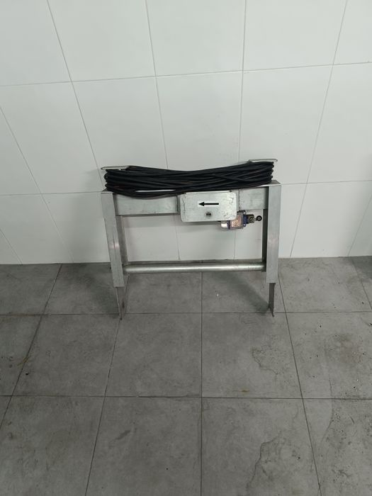 Escada monta cargas