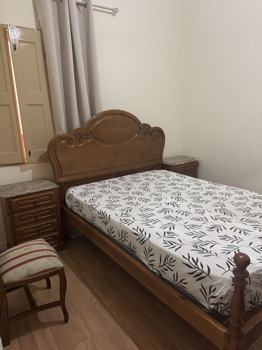 Quarto para arrendar numa moradia t2