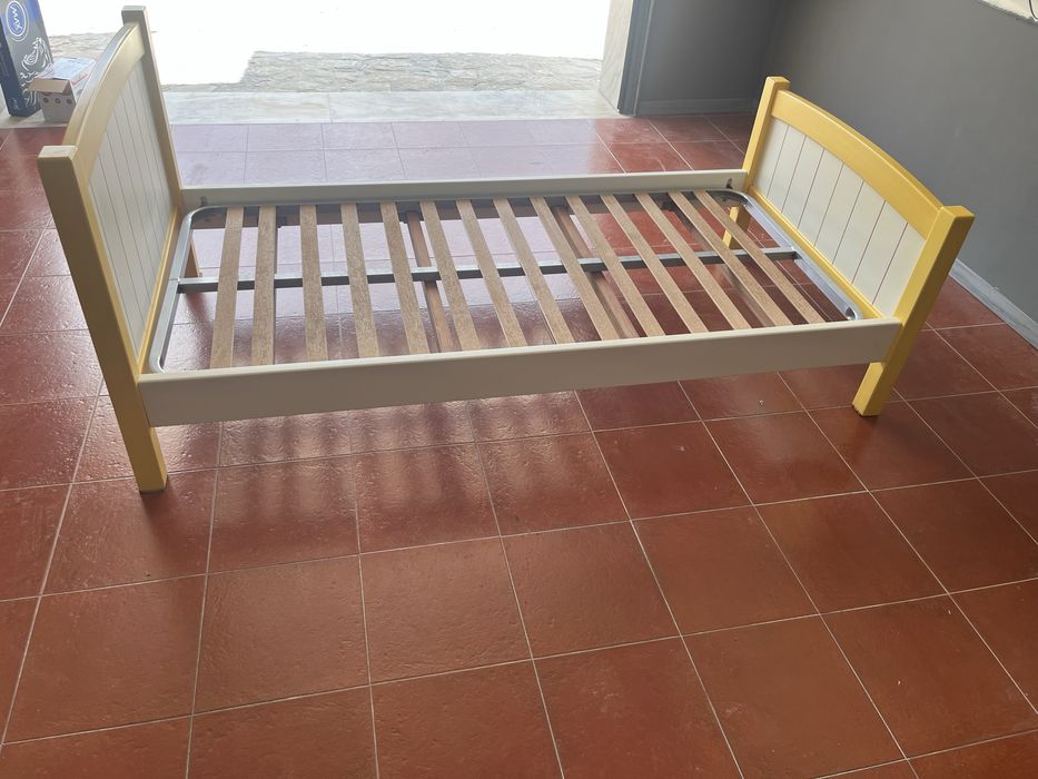 Cama de menina em muito bom estado