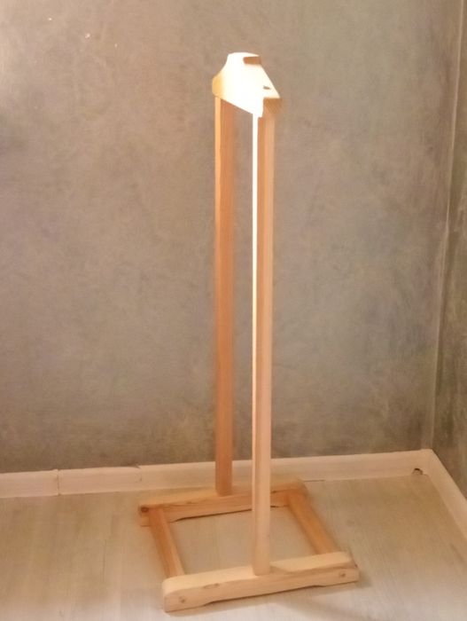 Підлогова вішалка для одягу