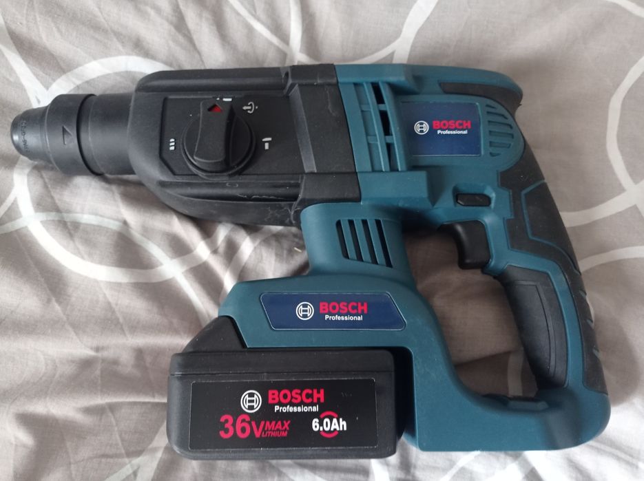 Продам перфоратор Бош  на акумуляторі 36 вольт 6 АH
