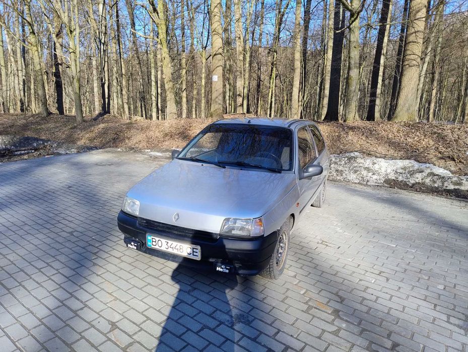 Продам автомобіль Renault Clio