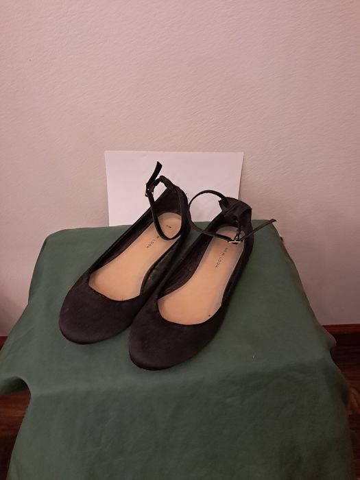 Czarne buty balerinki na pasku 38