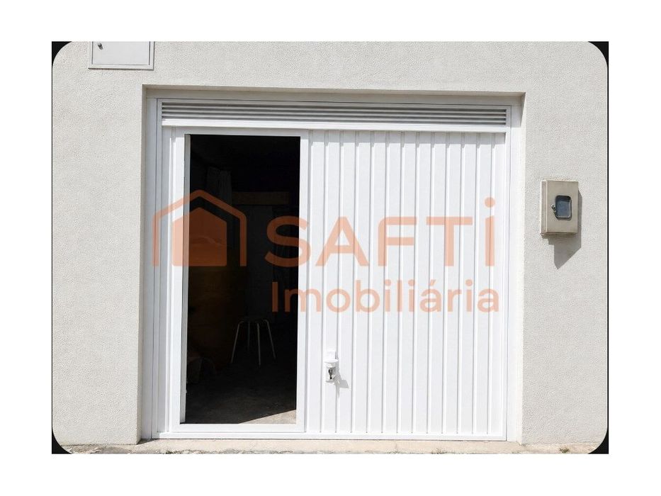Garagem Em Coimbra Com 21 Mt²