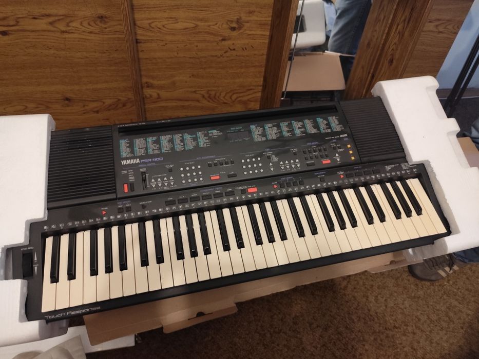 Yamaha PSR‑400 com caixa original – Excelente estado