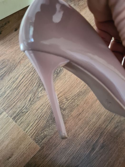 Szpilki w kolorze nude 38