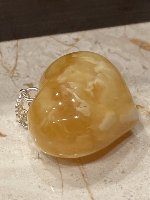 Bursztyn bałtycki wisior , serce