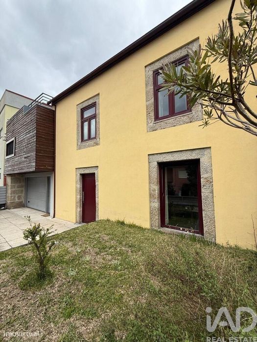 Casa / Villa T4 em Vouzela e Paços de Vilharigues de 198 m2