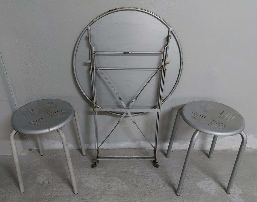 Mesa metal de jardim (oferta 2 bancos)