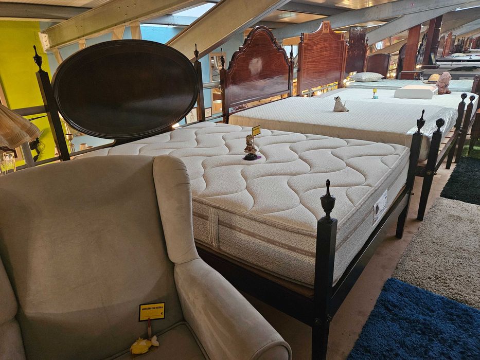 Excelente cama com estrado e colchão Molaflex - óptimo estado geral