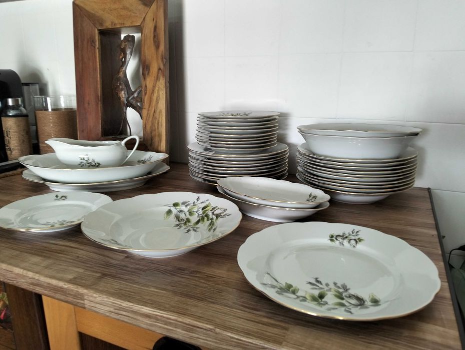 Moritz Zdekauer Dining Service492904862042050562