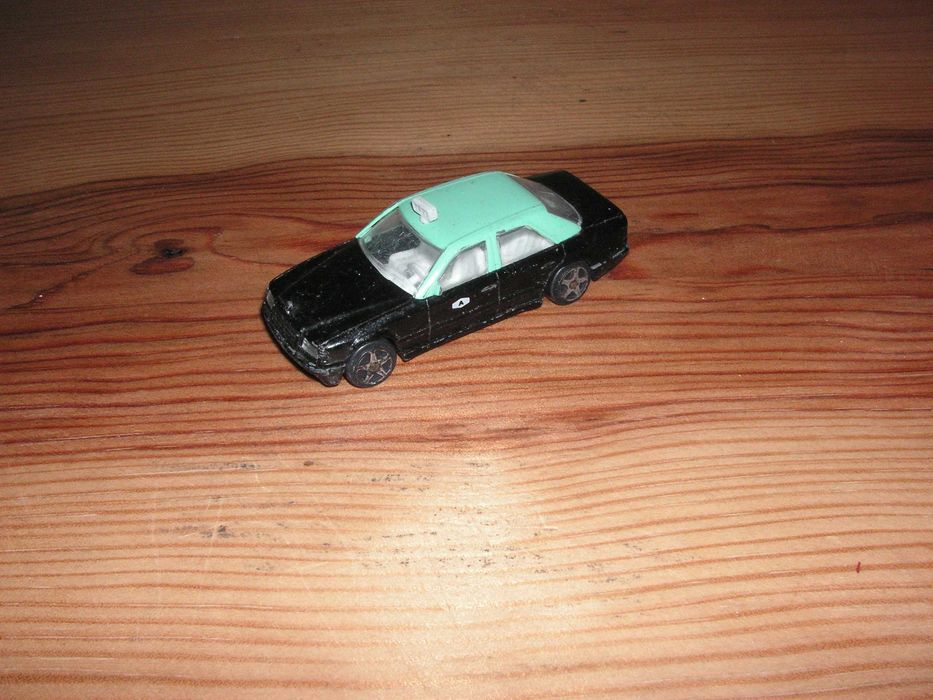 Carros Miniaturas Matchbox, Hot Wheels e Poliguri ( Táxi )