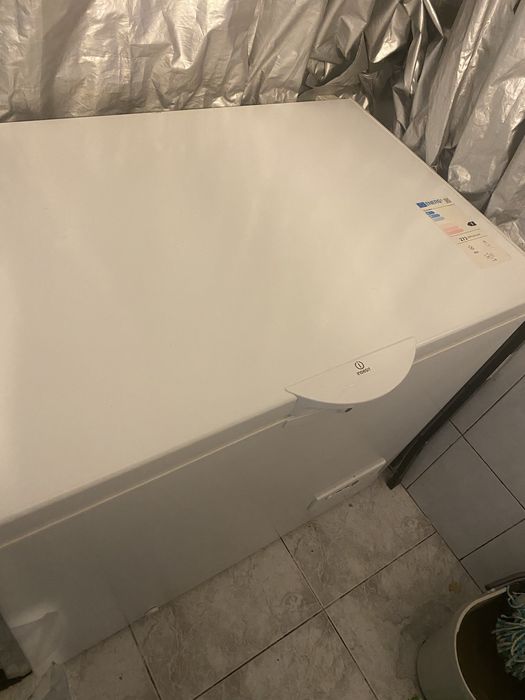 Atenção!! Baixa de preço!!Vendo arca em excelente estado.