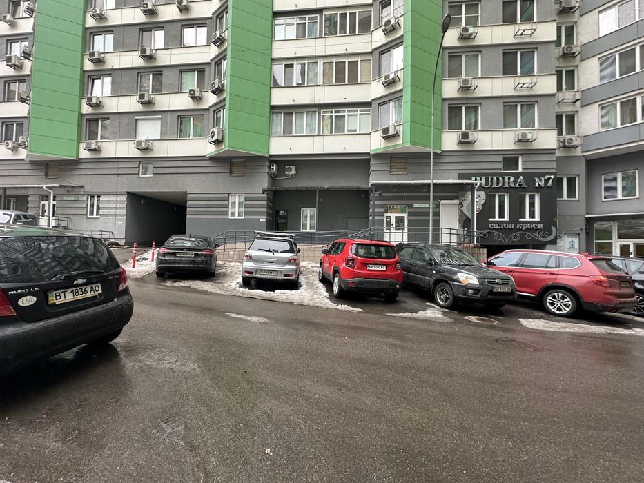 Паркомісце в підземному паркінгу Паркове Місто