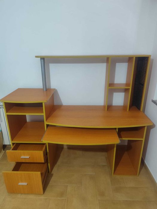 Desk with Drawers and Storage – Well Maintained64584288385409121
